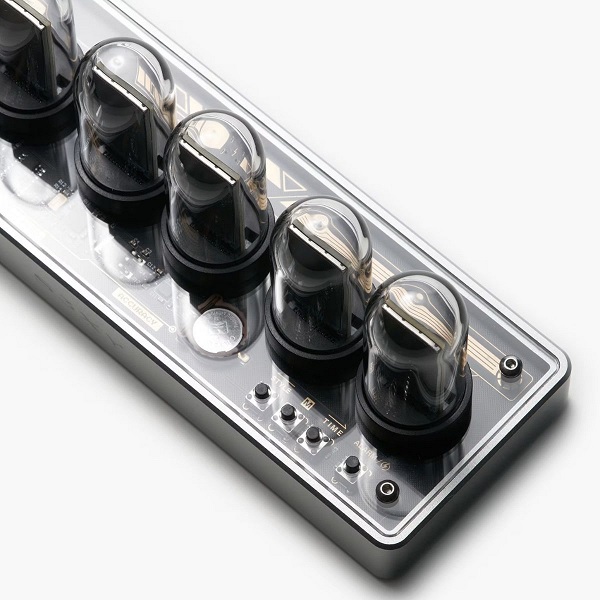 2tesla-s3xy-time-glow-clock-part-2.jpg (93 KB)