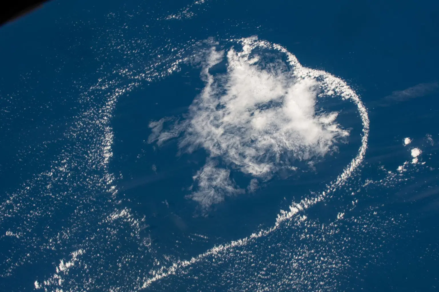 5Ezl51bkVIAcAffg.webp (127 KB)