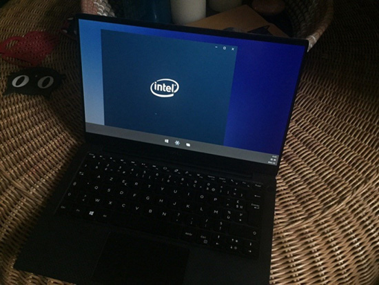 1sm.Windows-10X-on-Dell-laptop.750.jpg (95 KB)