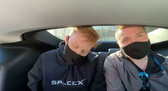 31613399749_v-tesla-model-y-predlagaetsya-nebezopasnyy-tretiy-ryad3.jpg (91 KB)