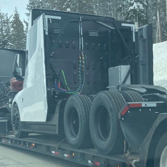 semi_02.jpg (176 KB)