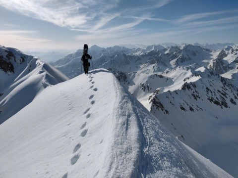 3ylptR3C3DK0j2Uef8lJoz2GJz2vQME41.jpg (42 KB)