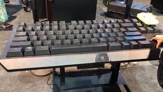 Razer-large-keyboard.jpg (154 KB)
