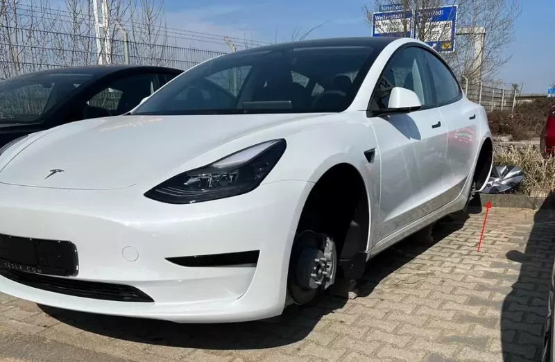 21647356800_grabiteli-obokrali-centr-dostavki-tesla-v-germanii2.webp (58 KB)