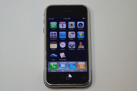 6BlackiPhone2gIn5.jpg (126 KB)