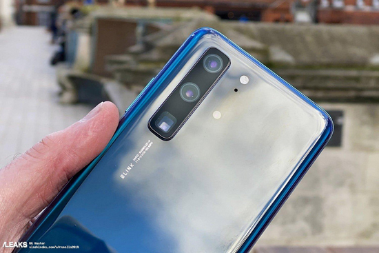 1huawei-p40-pro-prototype-live-images-515_large.jpg (159 KB)