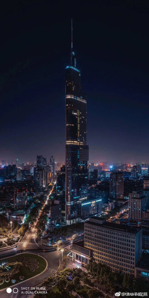 21540086.jpg (137 KB)