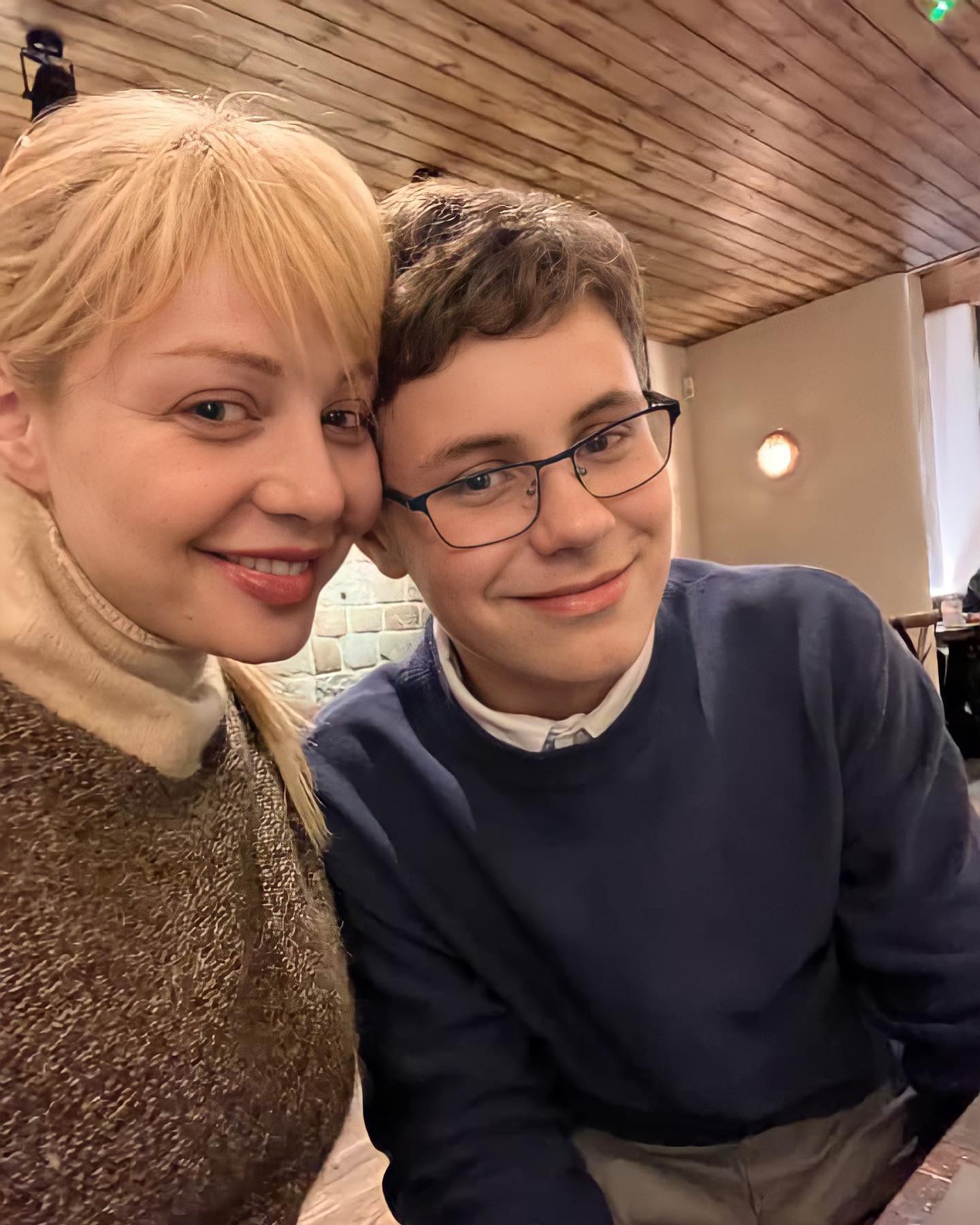 2tinakarol_fantina_267808401_304319528287880_491689940187484630_n.jpg (217 KB)