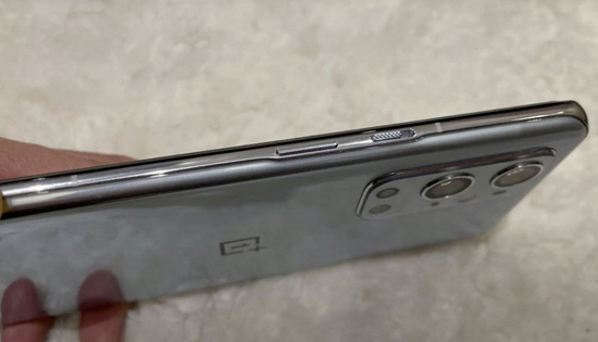 3oneplus9pro4_large.jpg (90 KB)