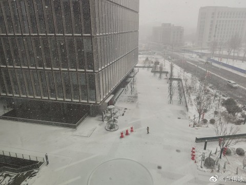 1kygAkxP6KroiU1nAX1nhz1QBlFay37k.jpg (45 KB)