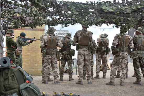 47b48bf7-kanadci-trenuyut-ukrainciv6.jpg (216 KB)