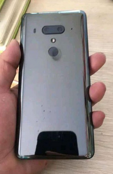 2htc_u12_plus_live_02.jpg (73 KB)