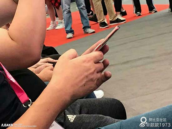 1nubia-z20-hand-on-by-nubia-ceo-leaks-945_large.jpg (46 KB)