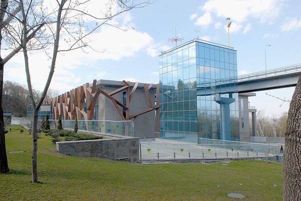 08s12 f2.jpg (176 KB)