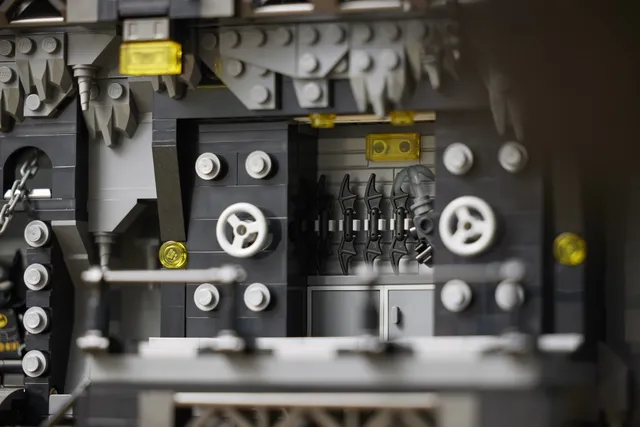 lego_batcave_shadowbox_005.webp (22 KB)