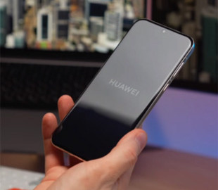 Скандал із новим смартфоном Huawei Pura 70: ШІ "роздягає" людей без дозволу