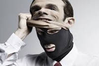 Банковские мошенники сняли деньги с карточки запорожанки