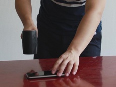 Oukitel K4000 Lite проверили на прочность молотком