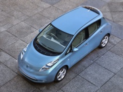 Nissan разрешил писать приложения для своего электромобиля