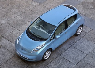 Nissan разрешил писать приложения для своего электромобиля