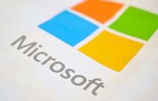 Как Microsoft, проспавшая мобильную революцию, хочет победить Apple и Google