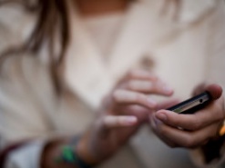 Телефон опасен для кожи лица