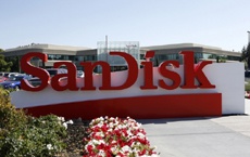 Чистый доход SanDisk снизился почти вдвое