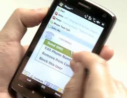 Пользователи смартфонов научились экономить миллиарды, отправляя все меньше SMS