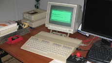 Древний компьютер уже 30 лет контролирует школы Америки