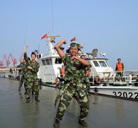 Танцующие солдаты стали хитом в Интернете