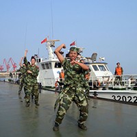 Танцующие солдаты стали хитом в Интернете