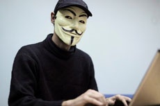 В Ужгороді затримали 19-річного кіберзлочинця, який через мережу обкрадав людей з усієї України