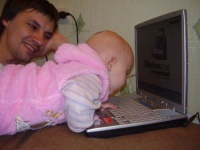 Молодежь заставляет родителей подключаться к Интернету