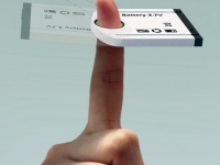 Дизайнеры придумали устройство для зарядки телефона с помощью пальца