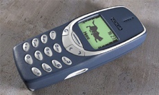 Культовый телефон Nokia 3310 против танка