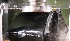 Кошмар геймера. PlayStation раздавили гидравлическим прессом