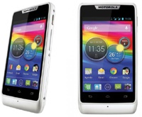 Motorola представила два новых смартфона