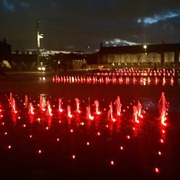 Жителям Лондона предложили сыграть в «змейку» на фонтане