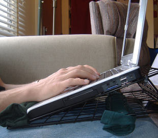 9 стильных подставок для лэптопов (фото)