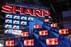 Sharp вложит 864 млн долларов в развитие производства OLED-дисплеев