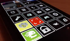 Как поставить на Windows Phone черно-белую тему оформления