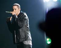 Эминем подал в суд на Facebook