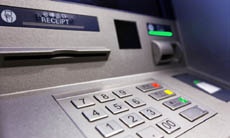 Мужчина взломал банкомат и заставил его сыпать 200-гривневыми купюрами