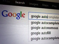 Google закрывает доступ к функции автозаполнения в строке поиска
