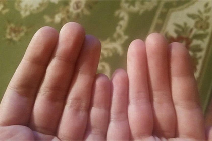 Снимок пальцев школьника озадачил пользователей сети