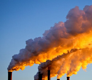 Китай стимулює бізнес швидше переходити на відновлювальну енергетику