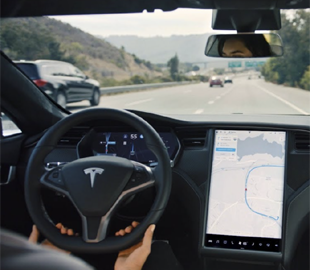 Tesla невинна: водія електромобіля засудили до увʼязнення за спричинену ДТП на автопілоті