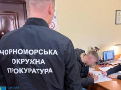 Викрито шахраїв, які цинічно видурили у матері зниклого воїна ЗСУ чималі гроші