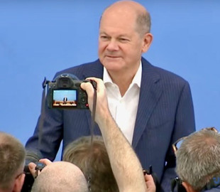 Шольц пригадав свою розмову з Путіним і заявив, що Європі потрібні засоби стримування РФ