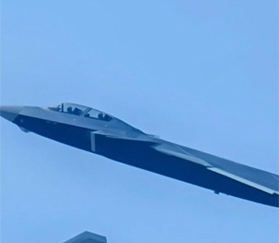 Вперше в історії: Китай озброївся двомісним винищувачем п'ятого покоління